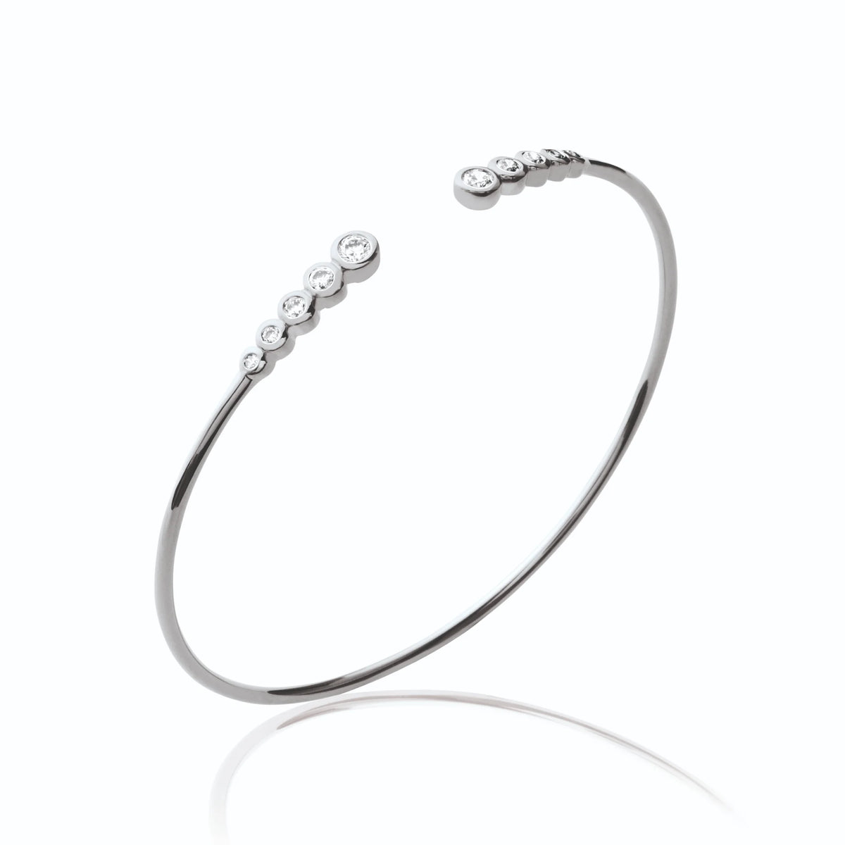 Bracelet jonc ouvert et zircons sertis clos en dégradé en argent 925, vue de profil