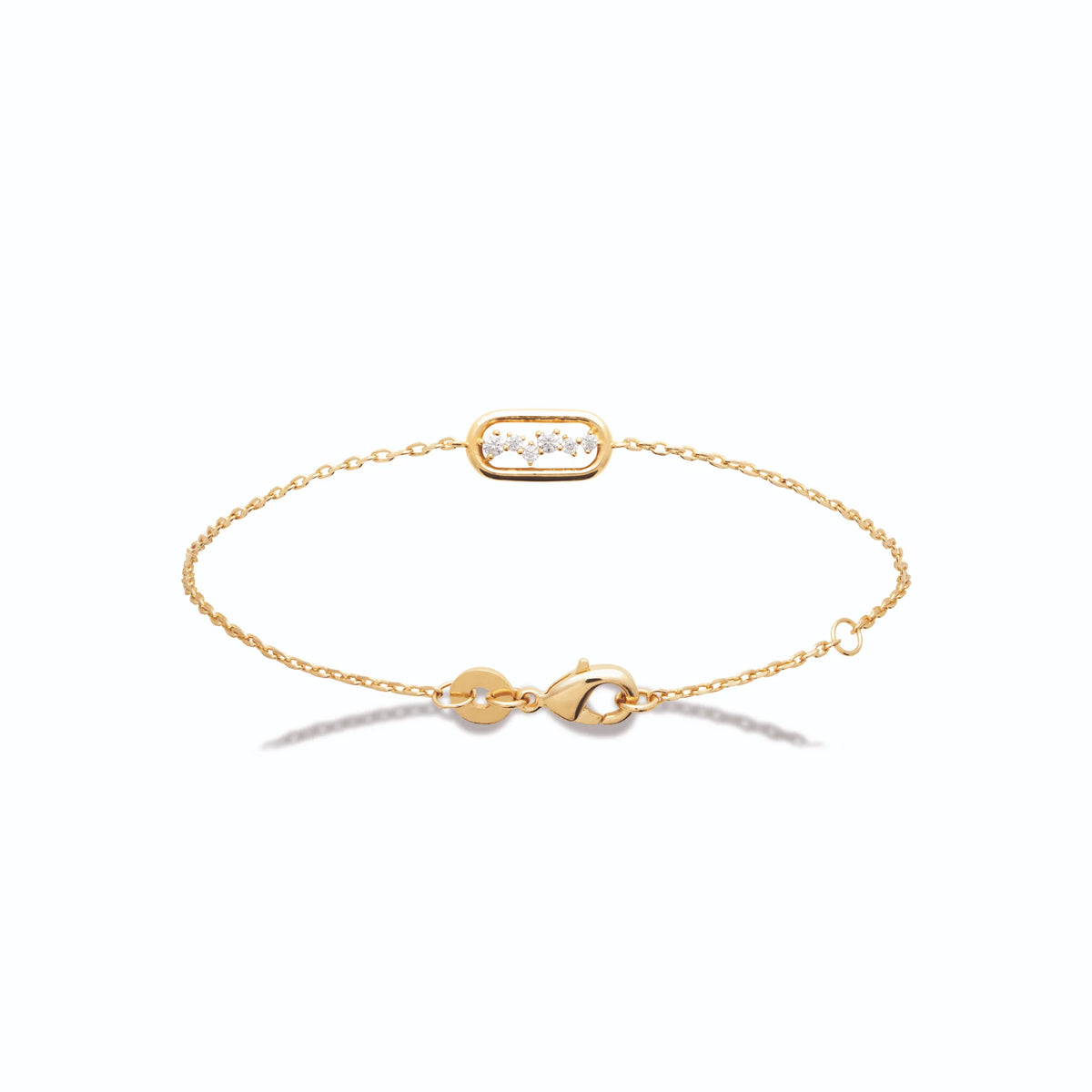 Bracelet maillon ovale serti de zircons en plaqué or