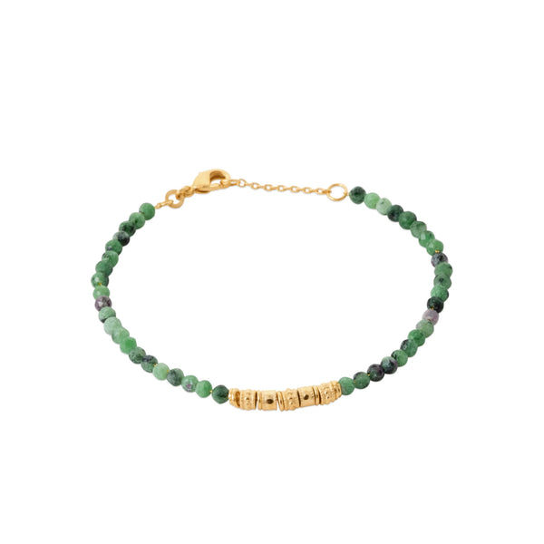 Bracelet perlé rubis zoïsite et perles dorées ciselées en plaqué or