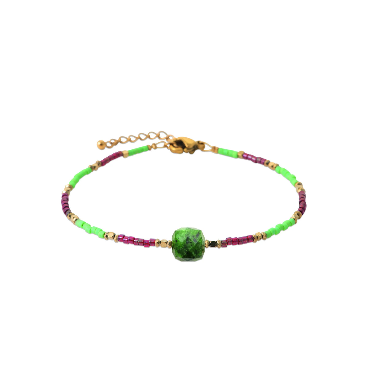 Bracelet perles colorées et cube de pierre verte en acier PVD doré