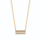 Collier barrette rectangulaire sertie d’une ligne de zircons en plaqué or