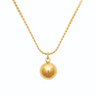 Collier boule lisse sur chaîne torsadée en acier doré