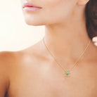 Collier carré ajouré et perle d’amazonite en plaqué or