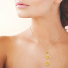 Collier cascade de trois gouttes gravées en acier doré