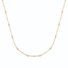 Collier chaîne fine perles et barrettes de métal en plaqué or