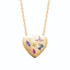 Collier cœur martelé et pierres multicolores en plaqué or