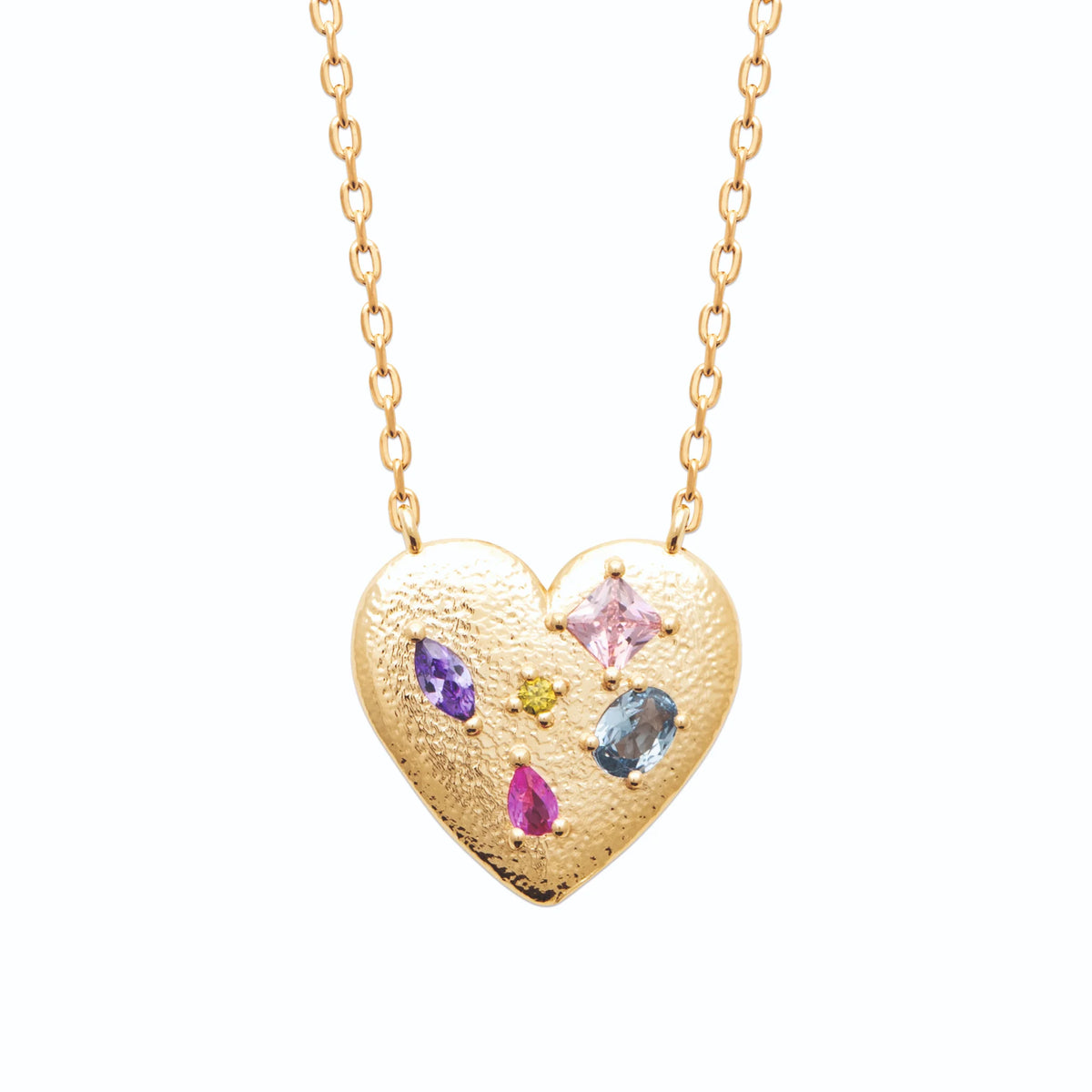 Collier cœur martelé et pierres multicolores en plaqué or