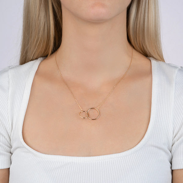 Collier double cercle entrelacé en plaqué or 45 cm, autre vue