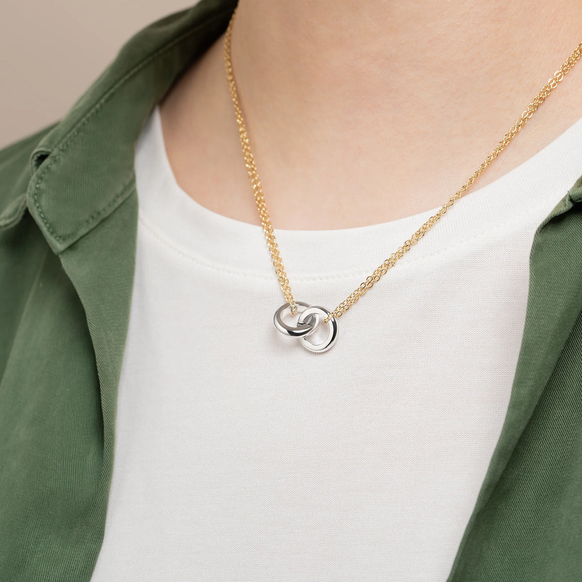 Collier double chaîne forçat et anneaux entrelacés en acier doré et argenté
