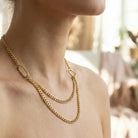 Collier Double Rang Asymétrique à Fermoir Toggle – Finition PVD Or Miroir