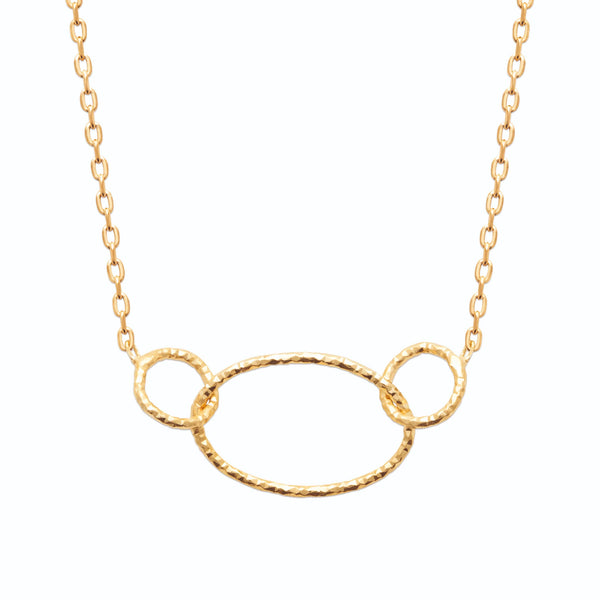 Collier grand anneau ovale martelé en plaqué or