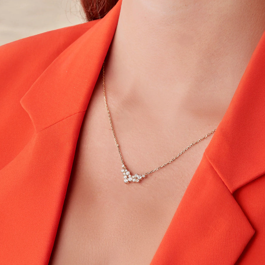 Collier guirlande de zircons en plaqué or, porté