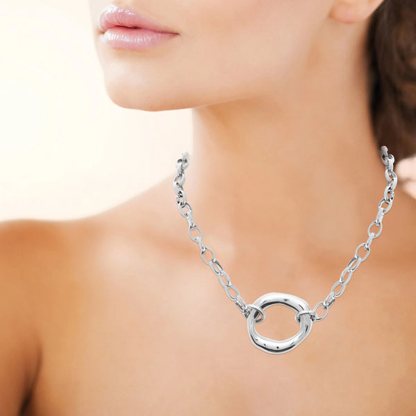 Collier maillons ovales et grand anneau organique en acier argenté, autre vue