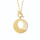 Collier médaille croissant ajourée et barre en T en acier doré