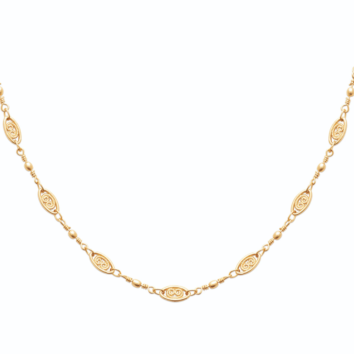 Collier médaillons filigranés en plaqué or 45 cm, autre vue portée