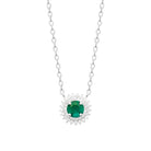 Collier pendentif pierre verte ronde et double halo de zircons en argent 925, vue de face