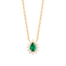 Collier pendentif pierre verte taille poire et halo de zircons en plaqué or