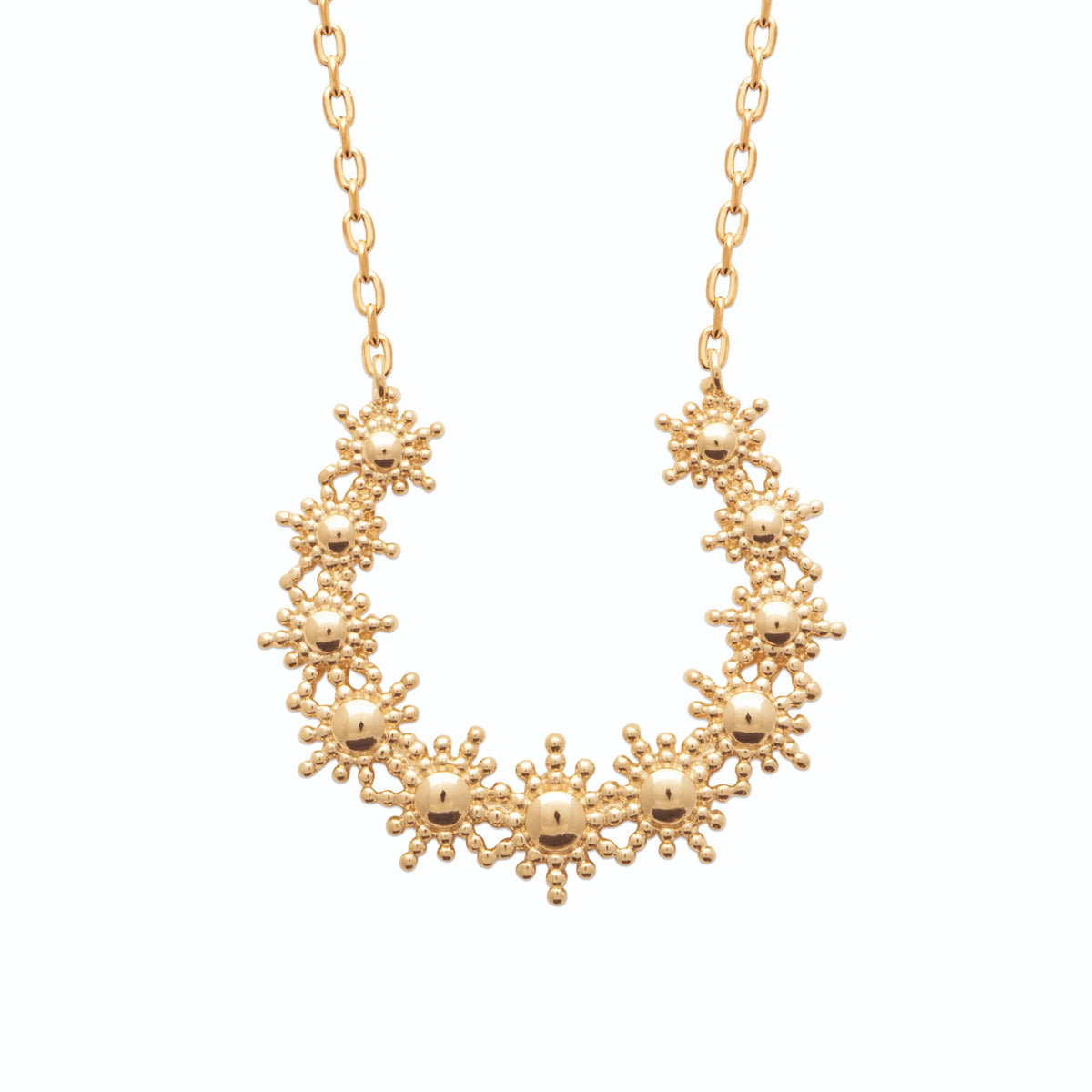 Collier plastron fer à cheval de fleurs granulées en plaqué or