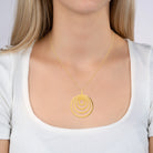 Collier pendentif quatre cercles concentriques en acier doré