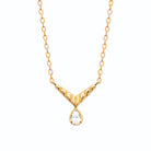 Collier ras du cou en V à chevrons striés et zircon poire en plaqué or