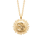 Collier soleil martelé aux rayons ajourés en boucles en plaqué or