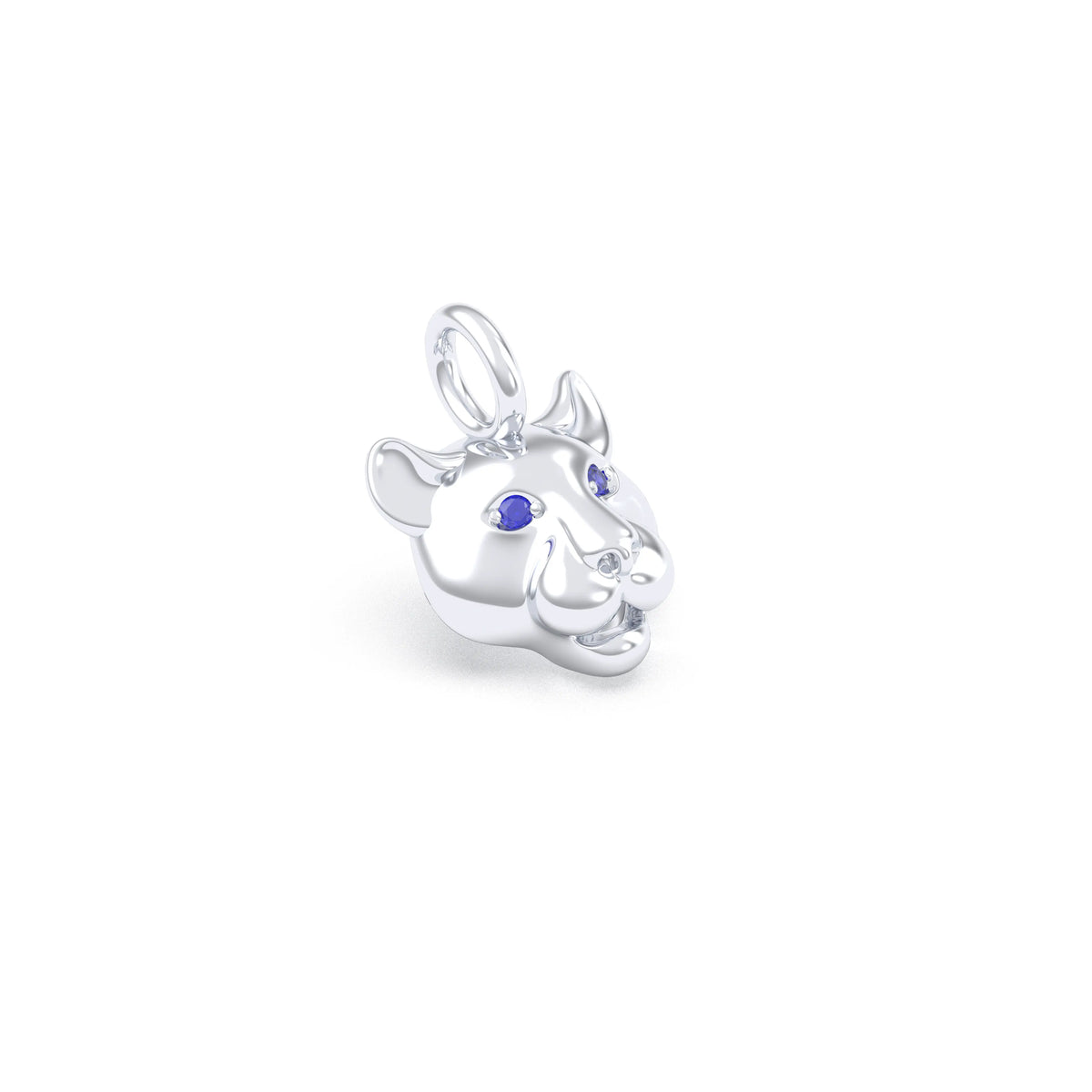Pendentif tête de tigre en argent 950 rhodié, yeux sertis de saphirs bleus, en gros plan, atelier Bajoia de Sèvres
