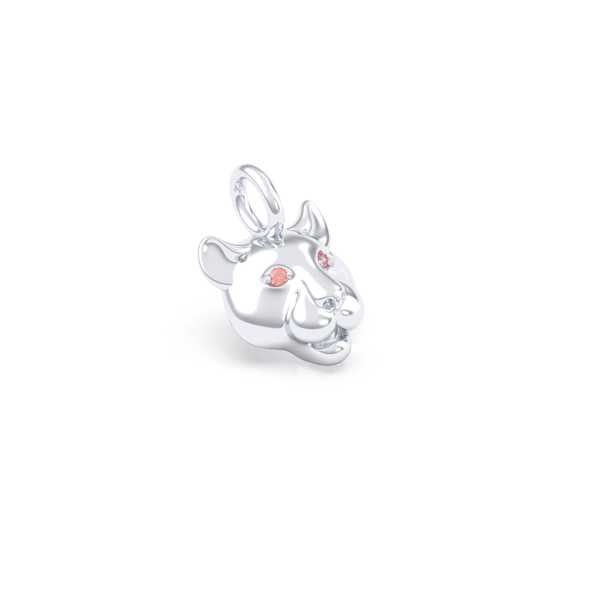 Pendentif tête de tigre en argent 950 rhodié, yeux sertis de saphirs pêche, en gros plan, atelier Bajoia de Sèvres