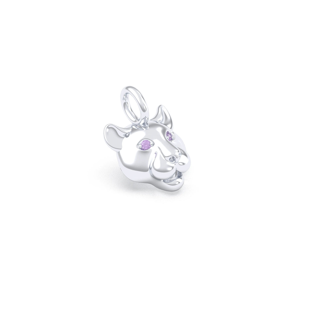 Pendentif tête de tigre en argent 950 rhodié, yeux sertis de saphirs violets, en gros plan, atelier Bajoia de Sèvres