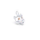 Pendentif tête de tigre en or blanc 18 carats, yeux sertis de saphirs orange, en gros plan, atelier Bajoia de Sèvres