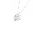 Collier tête de tigre en or blanc 18 carats, yeux en saphirs pêche, vue de trois quarts
