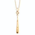 Collier en Y goutte effilée martelée en plaqué or