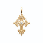 Pendentif croix fleurdelisée ouvragée sertie d’un zircon en plaqué or